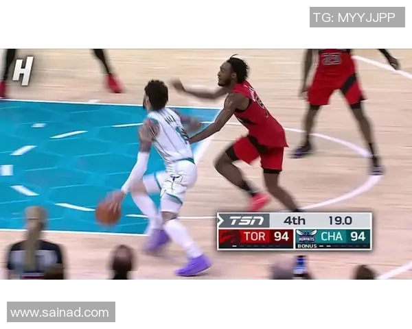 猛龙战胜黄蜂，洛瑞率队反超取胜：不屈斗志引领胜利